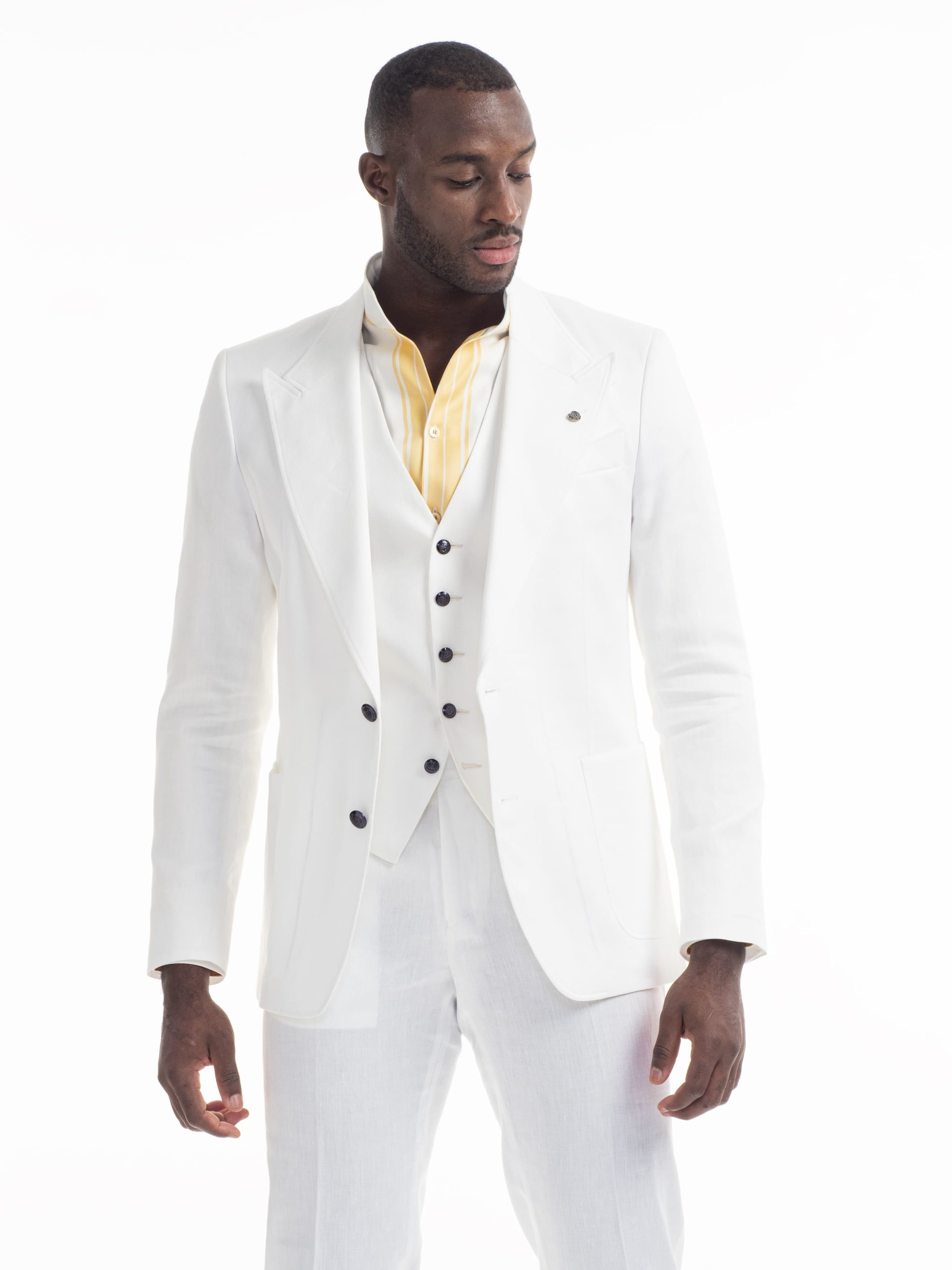 traje-blanco-de-lino-y-algodon-1